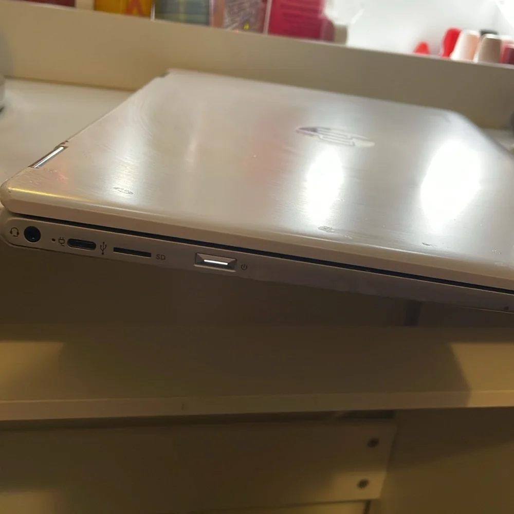 Hp laptop and Apple Watch Series 3 38MM aluminum case comes with both chargers